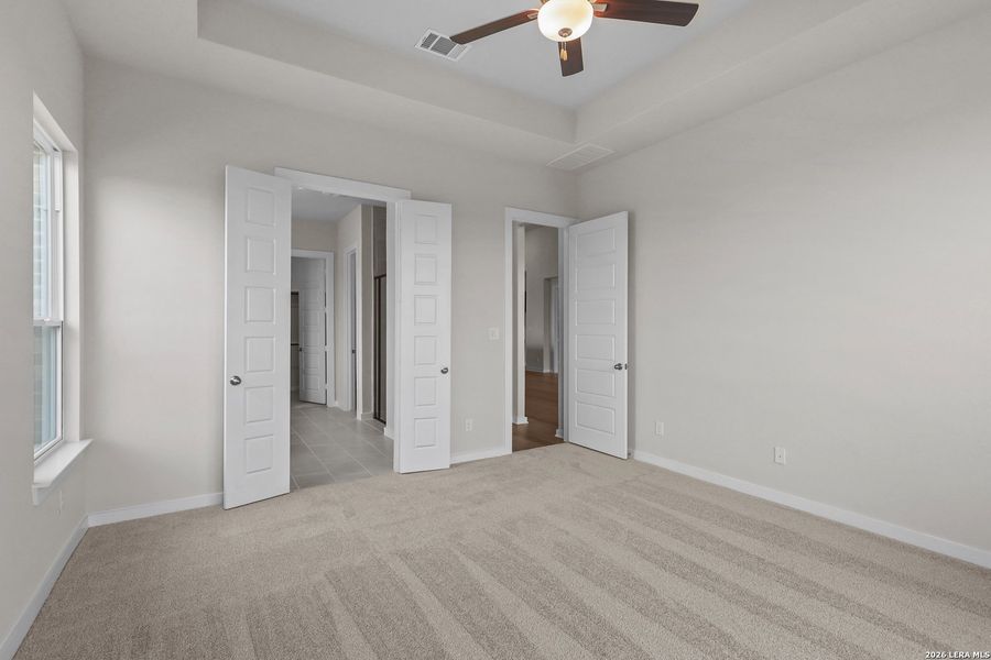 Spacious, unfurnished interior of a new home in Buffalo Crossing, Cibolo (Image 41).