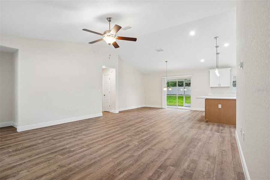 Spacious, unfurnished interior of a new home in , Dunnellon (Image 22).