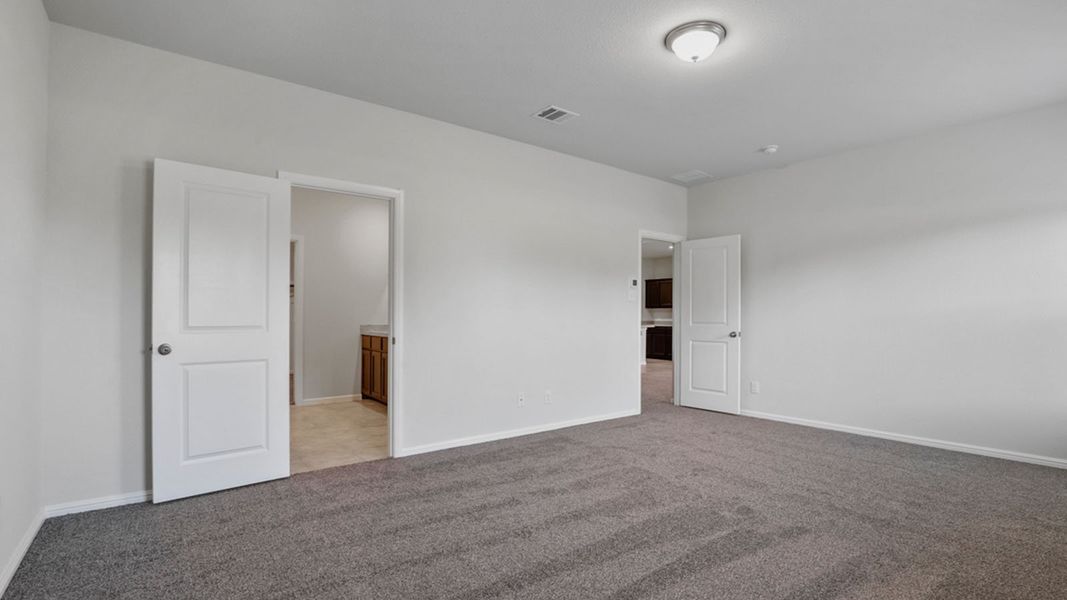 Representative unfurnished interior of a home built from the Ozark by D.R. Horton in Saratoga, Granbury (Image 23).
