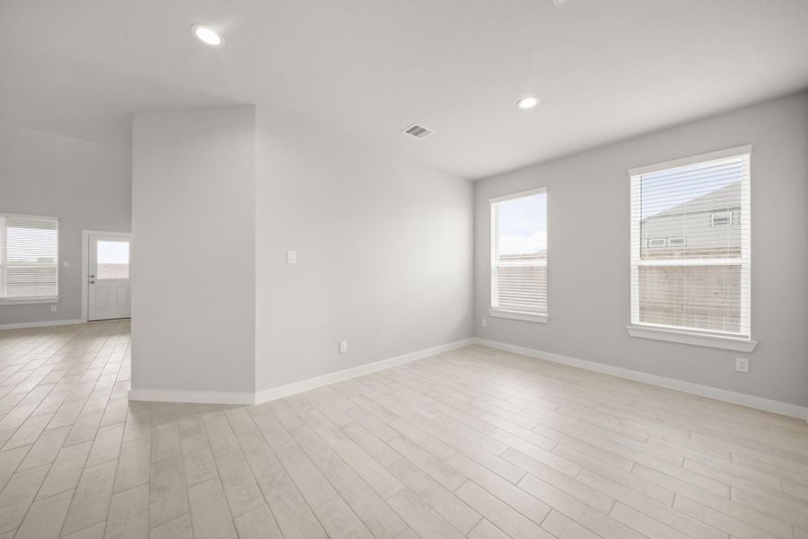 Spacious, unfurnished interior of a new home in Beacon Hill, Waller (Image 11).