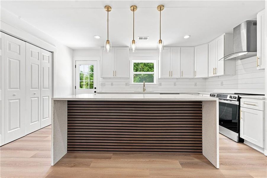 Furnished interior view inside a new home in , Hiram (Image 11).