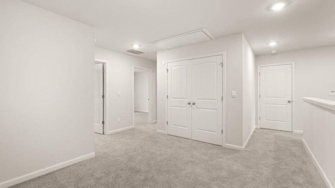Spacious, unfurnished interior of a new home in Carlton, Douglasville (Image 13).