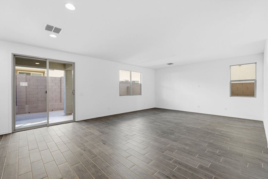 Spacious, unfurnished interior of a new home in Artisan at Asante, Surprise (Image 12).