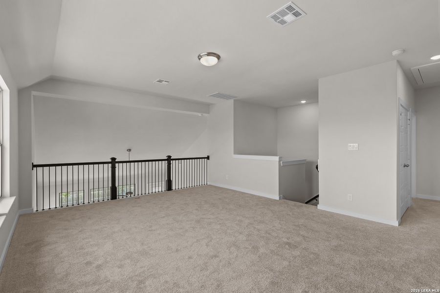 Spacious, unfurnished interior of a new home in Davis Ranch, San Antonio (Image 36).