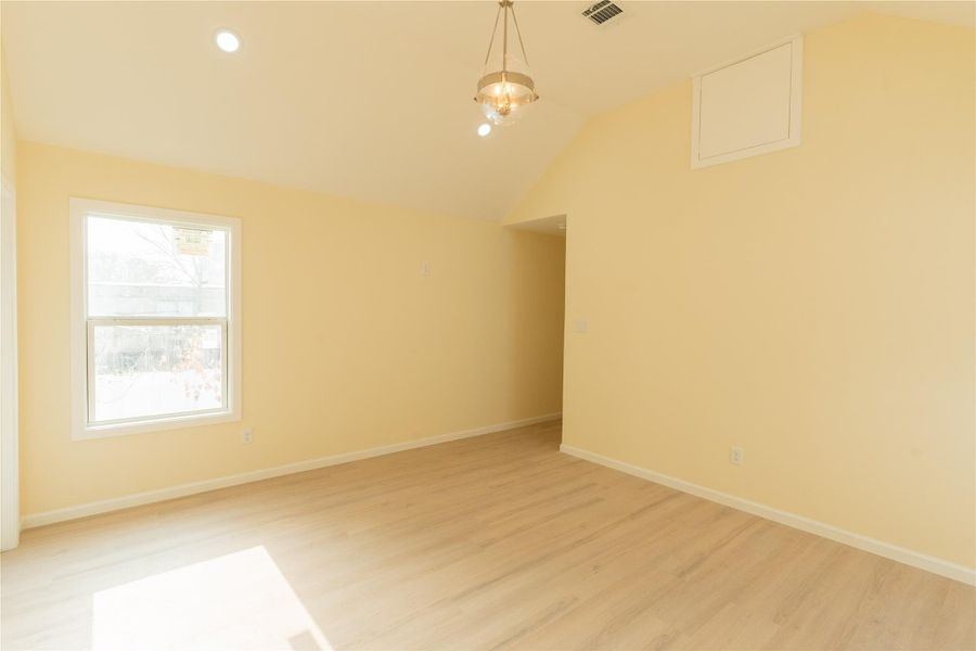 Spacious, unfurnished interior of a new home in , Bacliff (Image 8).