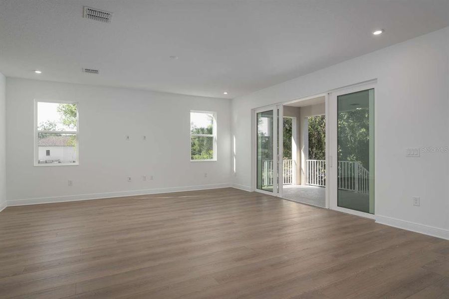 Spacious, unfurnished interior of a new home in , St. Petersburg (Image 33). Spacious, unfurnished interior of a new home in , St. Petersburg (Image 33).