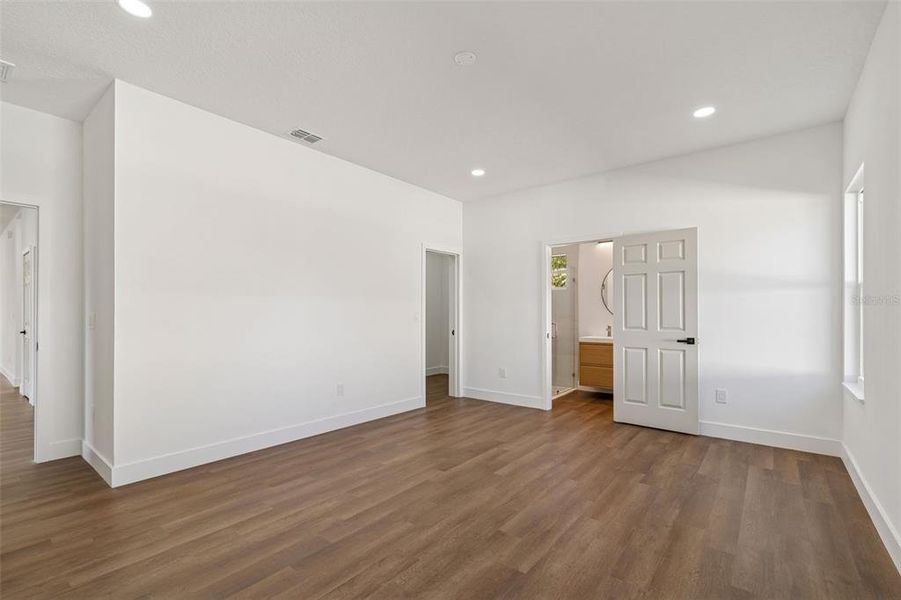 Spacious, unfurnished interior of a new home in , St. Petersburg (Image 23). Spacious, unfurnished interior of a new home in , St. Petersburg (Image 23).