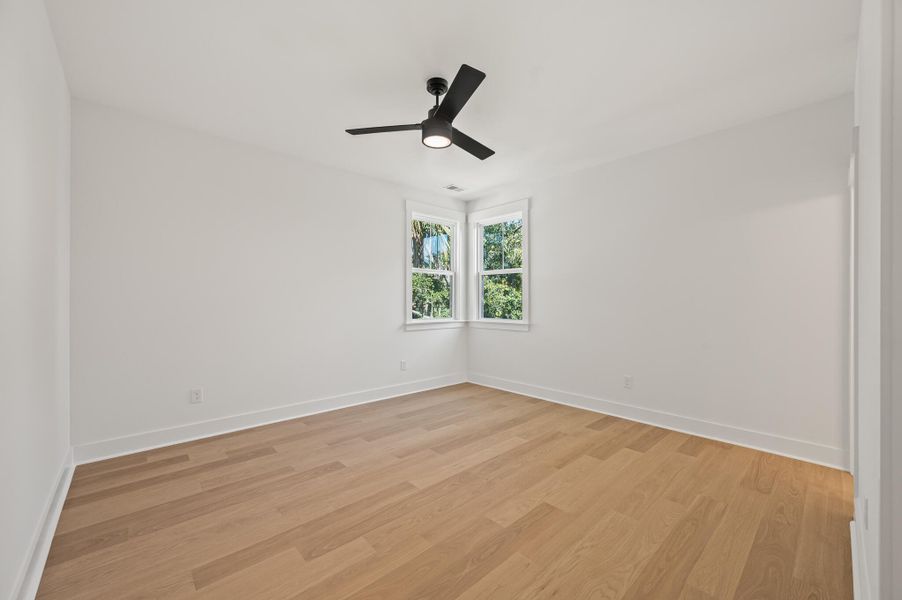 Spacious, unfurnished interior of a new home in , Wando (Image 8).