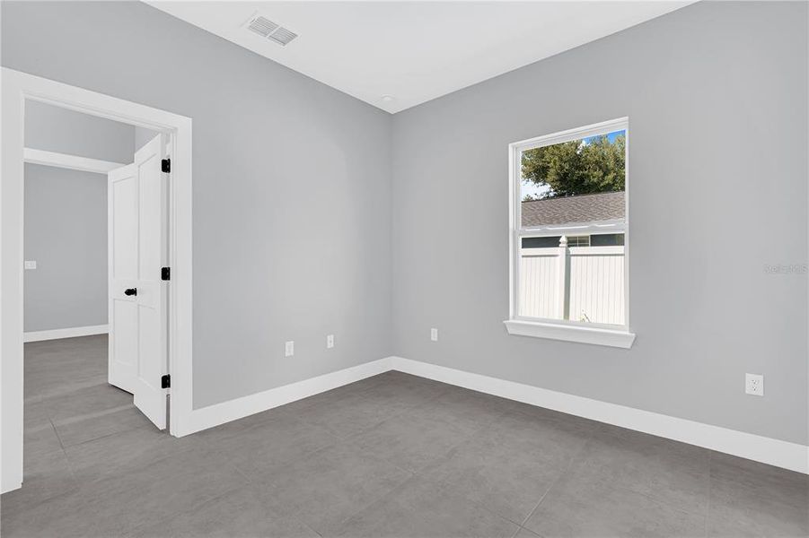 Spacious, unfurnished interior of a new home in , Port Charlotte (Image 7).