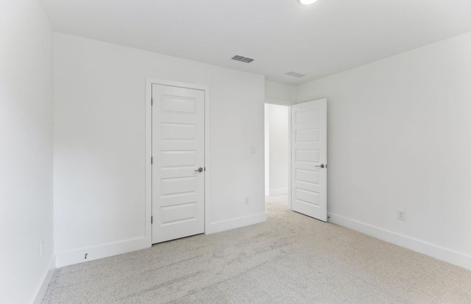 Spacious, unfurnished interior of a new home in Glenview Farms, Murfreesboro (Image 43).