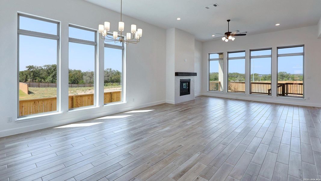 Spacious, unfurnished interior of a new home in Ladera, San Antonio (Image 27).