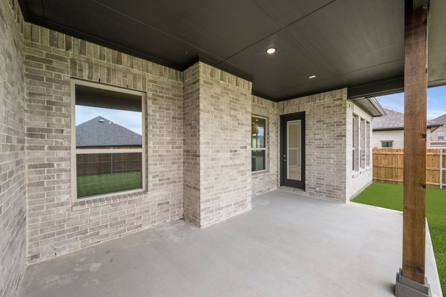 Exterior details and patio area of a home in Sheppard's Place, Waxahachie (Image 3).