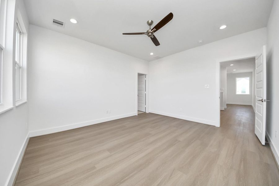 Spacious, unfurnished interior of a new home in , Houston (Image 33).