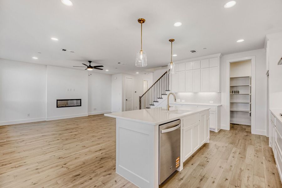 628 Damsel June - Kitchen