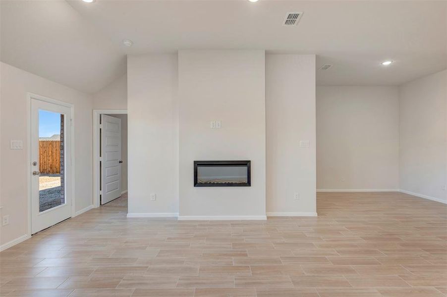Spacious, unfurnished interior of a new home in Verandah, Royse City (Image 19).