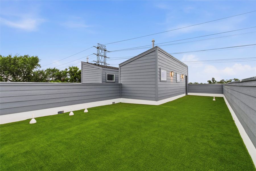 Exterior details and patio area of a home in , Houston (Image 4).