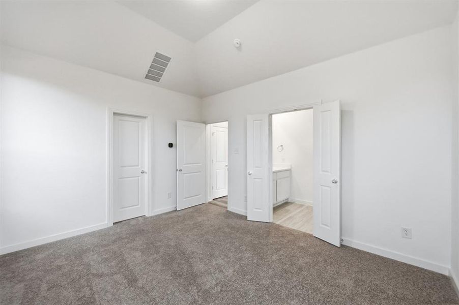 Spacious, unfurnished interior of a new home in Heartland, Heartland (Image 17).