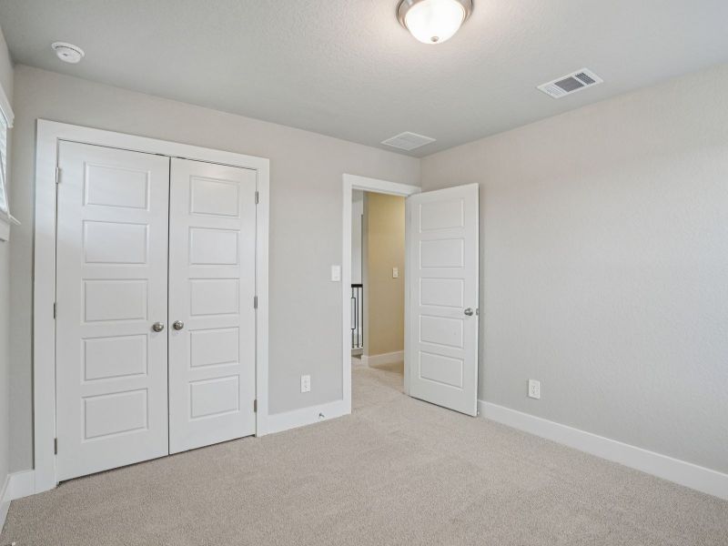Spacious, unfurnished interior of a new home in Lark Canyon, New Braunfels (Image 26).