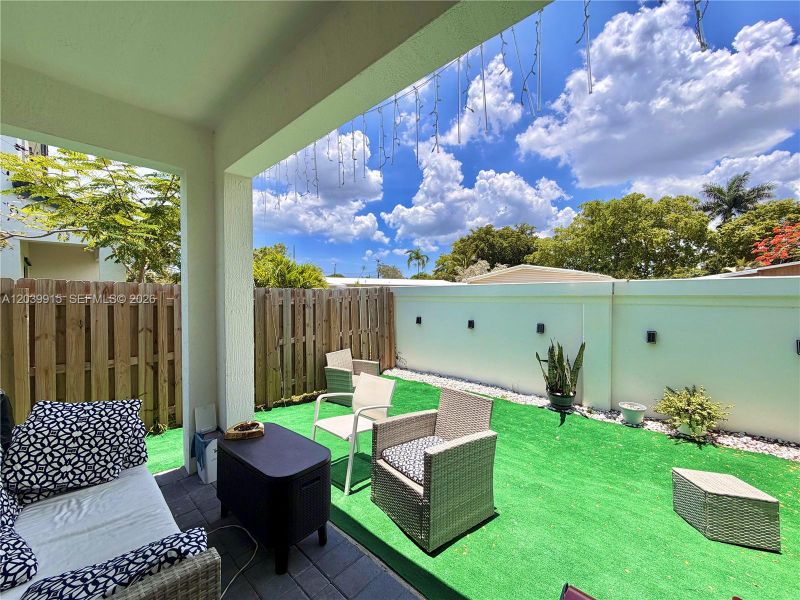 Exterior details and patio area of a home in , Dania Beach (Image 4).