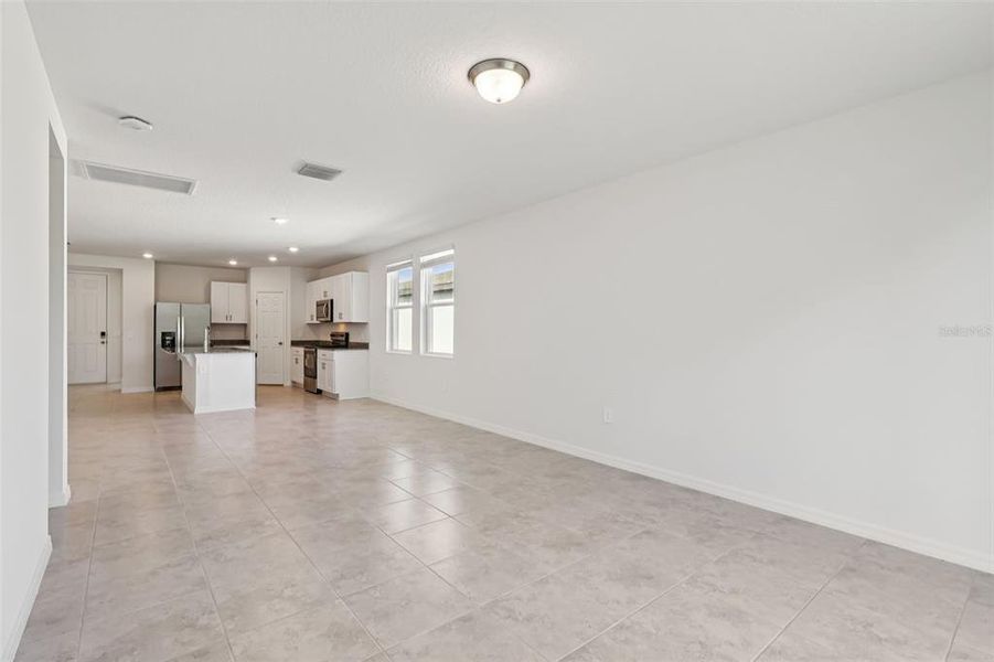 Spacious, unfurnished interior of a new home in Bradbury Creek - Signature Series, Haines City (Image 21).