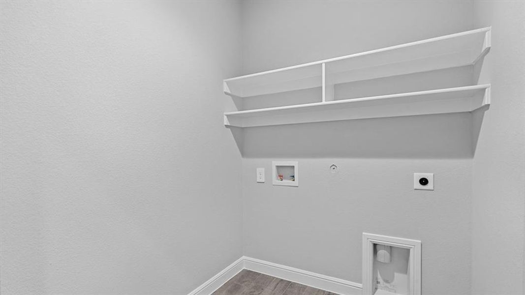 Spacious, unfurnished interior of a new home in Trails of Elizabeth Creek, Fort Worth (Image 27).