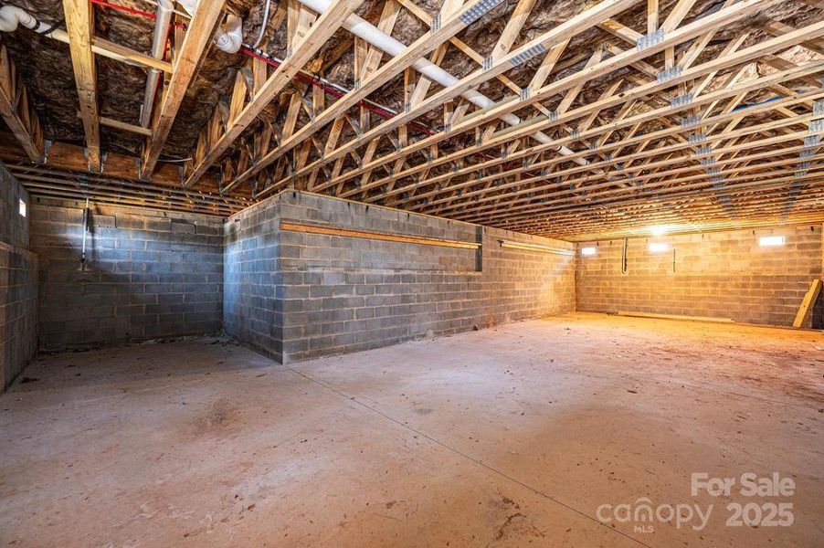 Spacious, unfurnished interior of a new home in , Hickory (Image 9).