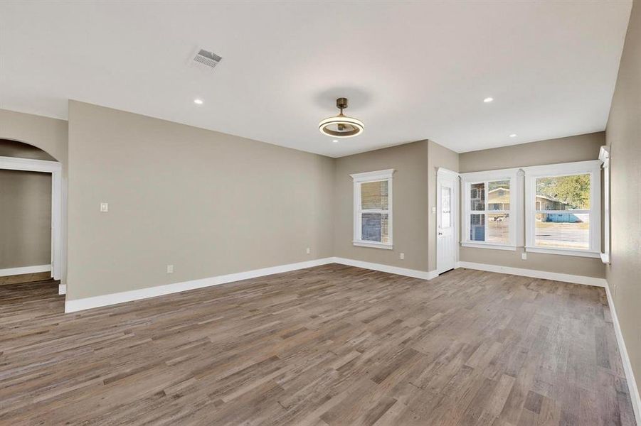 Spacious, unfurnished interior of a new home in , Terrell (Image 20).