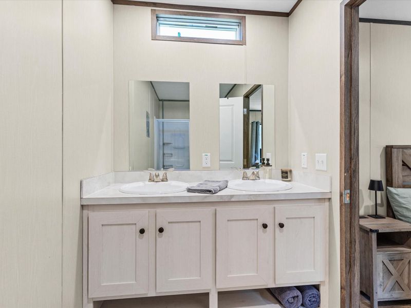 Furnished interior view inside a new home in , La Vernia (Image 8).