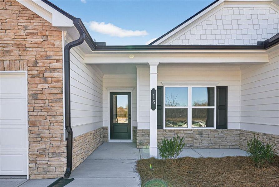 Exterior details and patio area of a home in Jones Ridge, Dallas (Image 3).