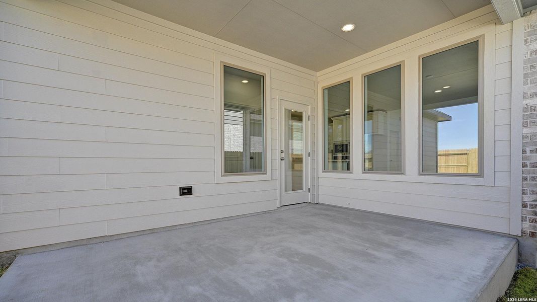 Exterior details and patio area of a home in Stillwater Ranch, San Antonio (Image 3).