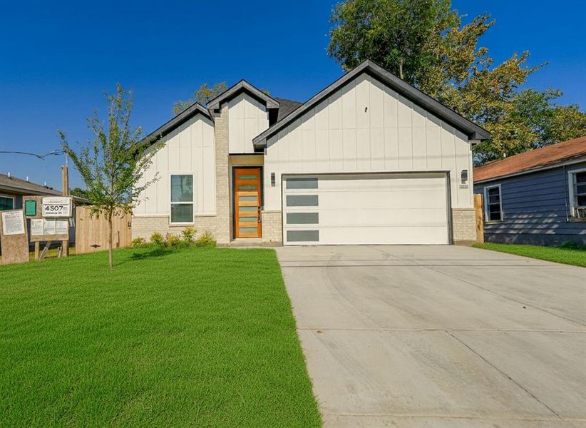 Front exterior of a new home in , Dallas, TX, highlighting curb appeal (Image 1). Front exterior of a new home in , Dallas, TX, highlighting curb appeal (Image 1).