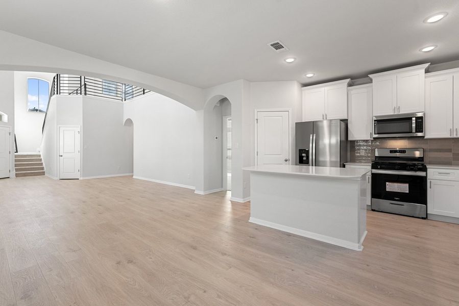 Spacious, unfurnished interior of a new home in Crosswinds, Kyle (Image 13).