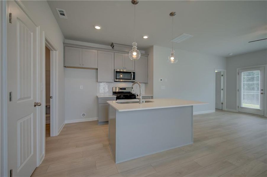 Furnished interior view inside a new home in Abbotts Crossing, Conyers (Image 8).