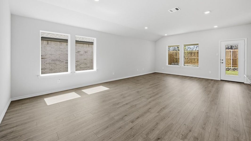 Spacious, unfurnished interior of a new home in Sweetwater Springs, Sherman (Image 5).