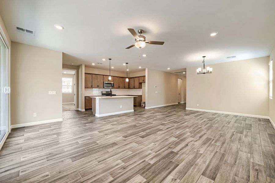 16742 W Spur Dr, Surprise, AZ.  - Slide 6