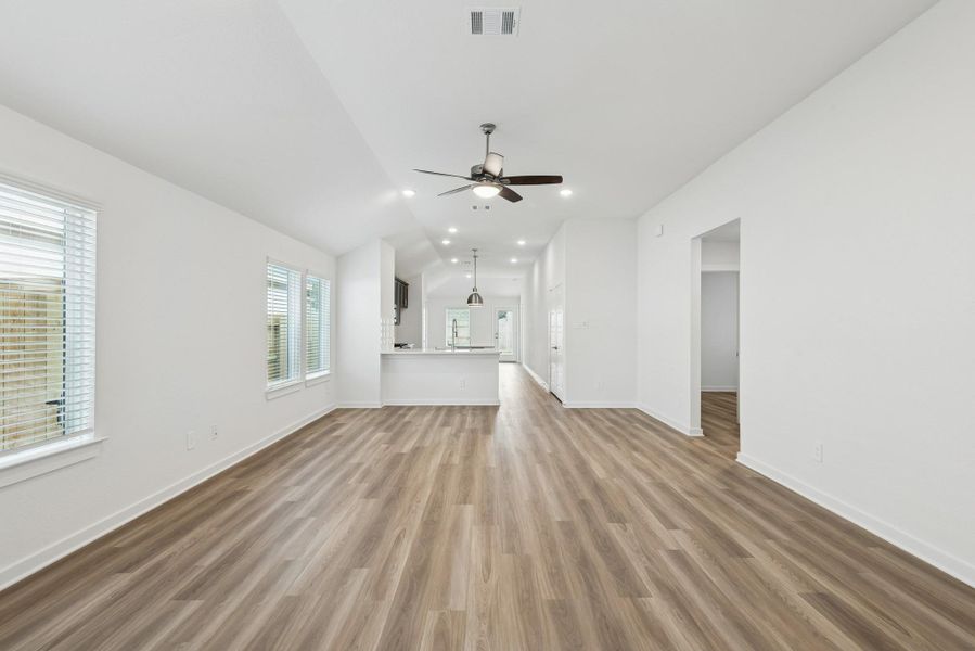 Spacious, unfurnished interior of a new home in Lone Star Landing, Montgomery (Image 35).