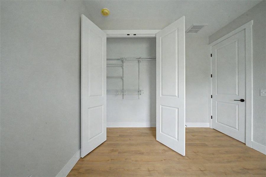 Spacious, unfurnished interior of a new home in , Sebring (Image 47).