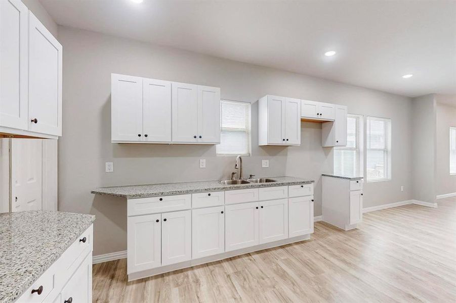 Furnished interior view inside a new home in , Dallas (Image 10).