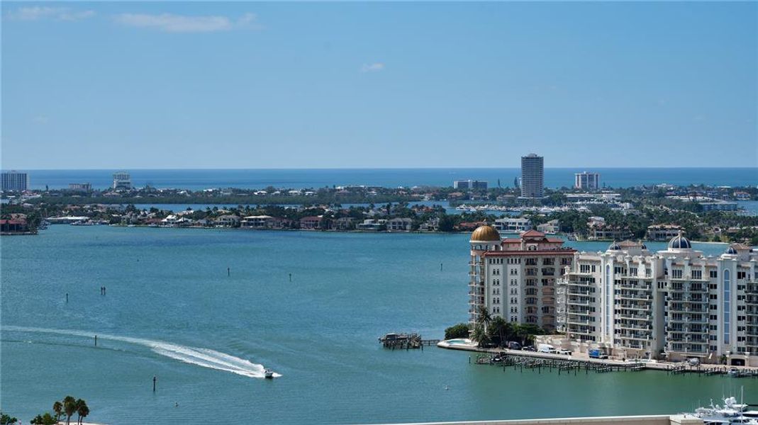 Condo located in Sarasota, FL showcasing its design and architecture (Image 4). Condo located in Sarasota, FL showcasing its design and architecture (Image 4).