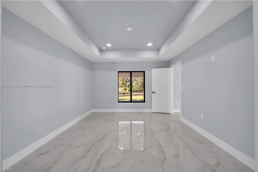 Spacious, unfurnished interior of a new home in , Lehigh Acres (Image 22).