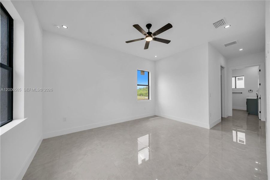 Spacious, unfurnished interior of a new home in , Lehigh Acres (Image 27).