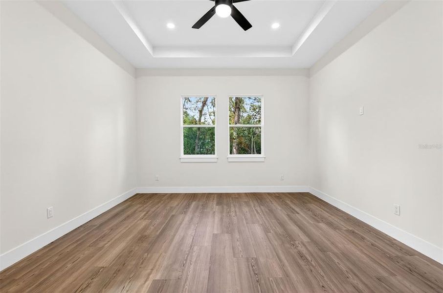 Spacious, unfurnished interior of a new home in , Dade City (Image 38).