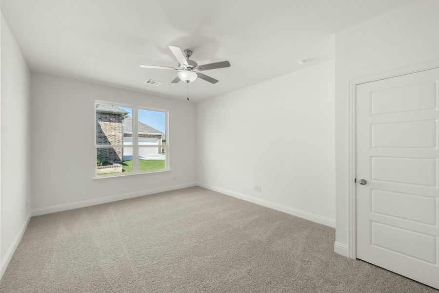 Spacious, unfurnished interior of a new home in Kentsdale Farms, DeSoto (Image 21).
