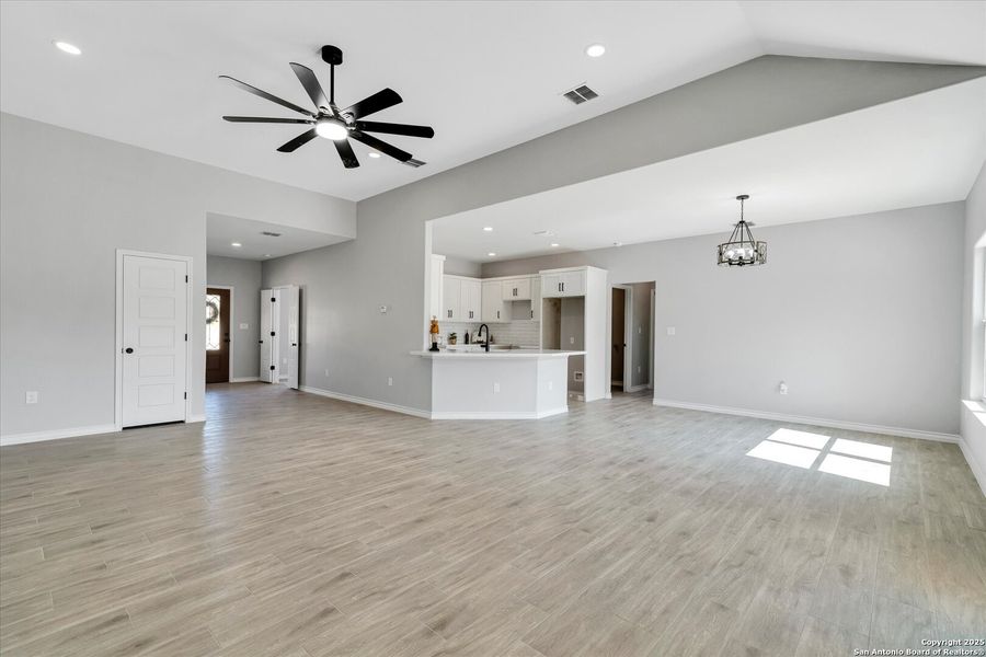 Spacious, unfurnished interior of a new home in , Natalia (Image 11).