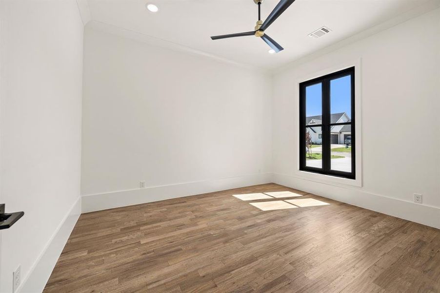 Spacious, unfurnished interior of a new home in The Resort on Eagle Mt. Lake, Fort Worth (Image 29).