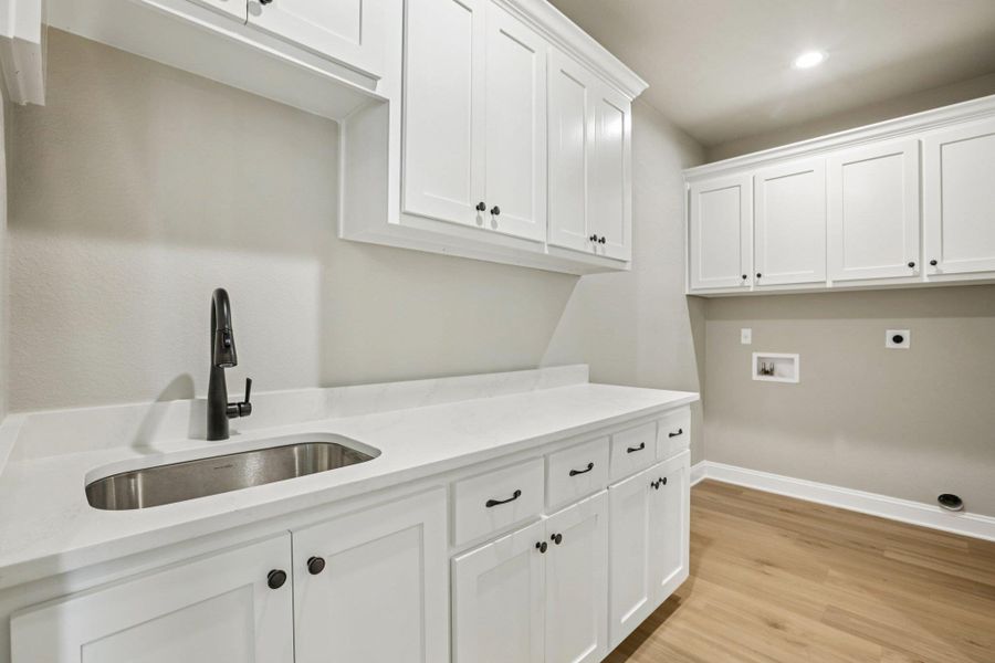 Furnished interior view inside a new home in Drake's Landing, Salado (Image 7).