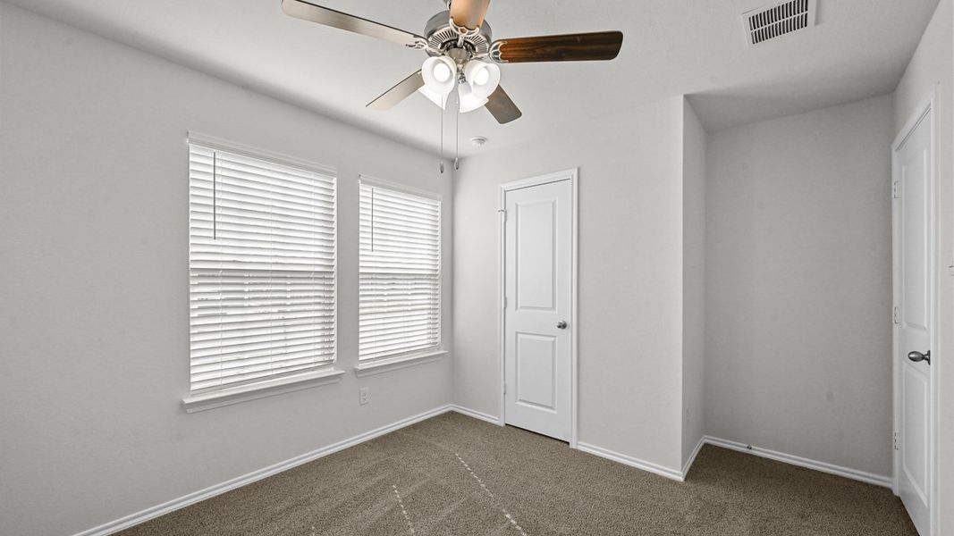 Spacious, unfurnished interior of a new home in Valor Farms, Royse City (Image 20).