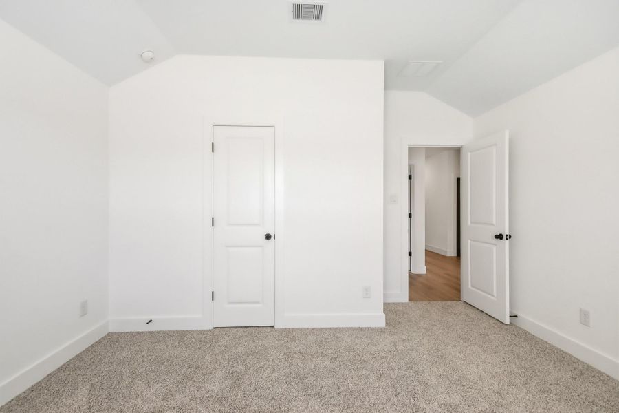 Spacious, unfurnished interior of a new home in Chapel Lakes, Montgomery (Image 13).