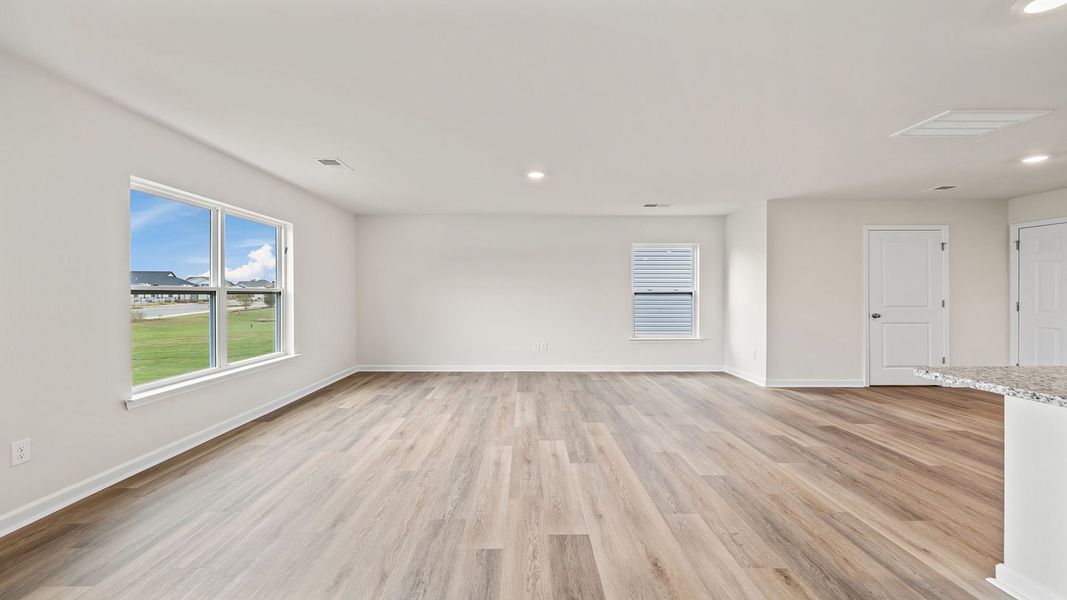 Spacious, unfurnished interior of a new home in Cloverdale Hills, Piedmont (Image 15).