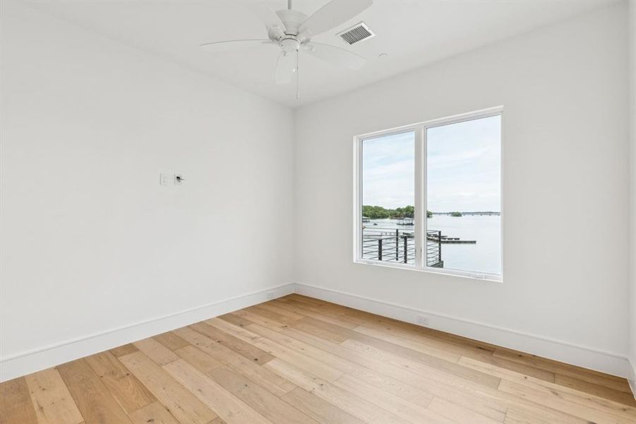 Spacious, unfurnished interior of a new home in , Malakoff (Image 19). Spacious, unfurnished interior of a new home in , Malakoff (Image 19).